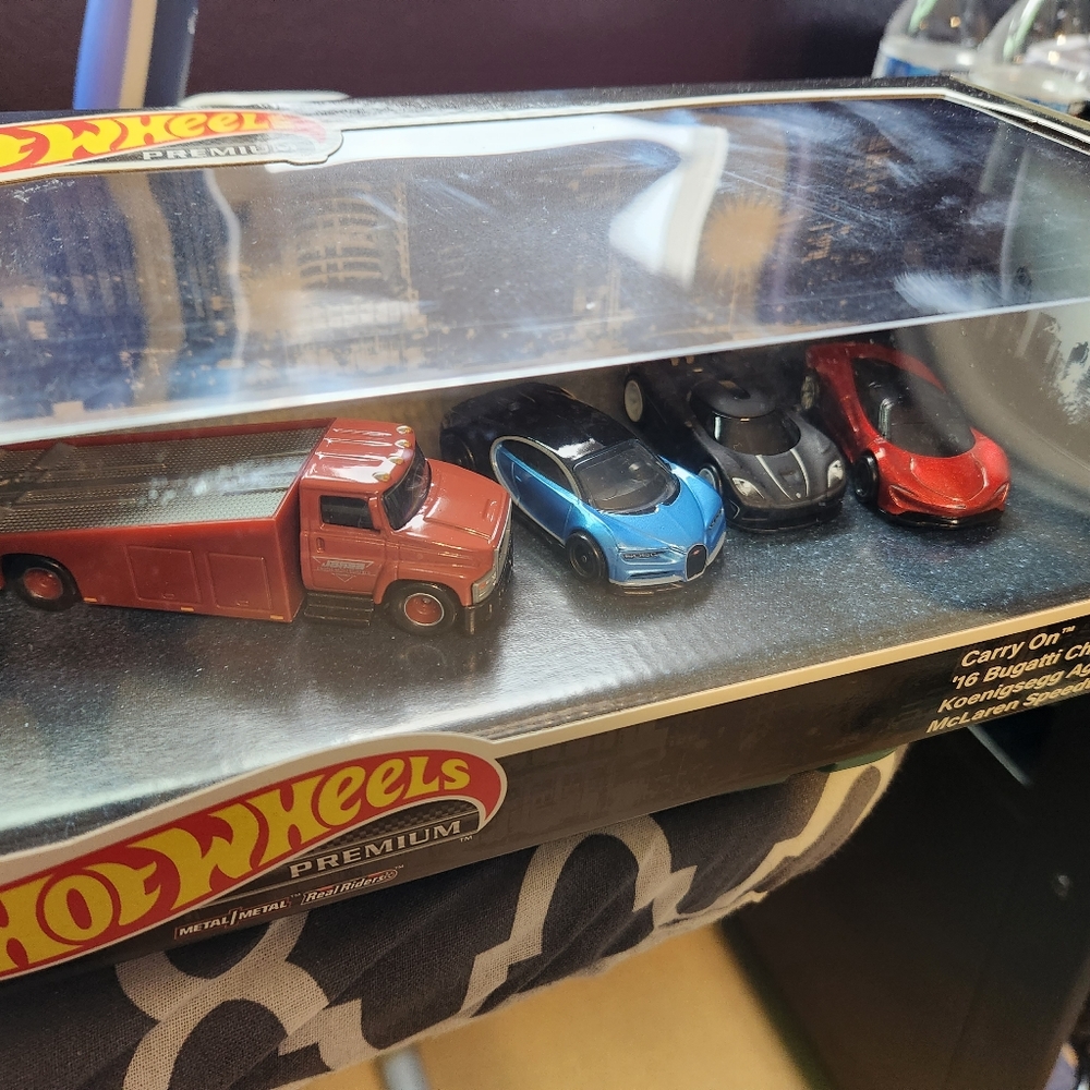 Hot Wheels Premium 4 Pack